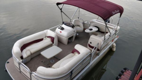 Sun Tracker Party Barge boat for rent